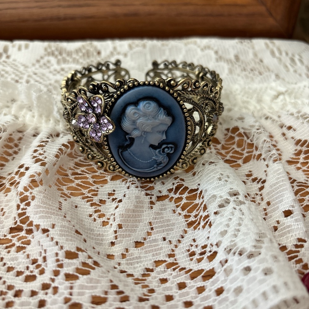 Antique-Style Cameo Bracelet with Blue and Purple Details